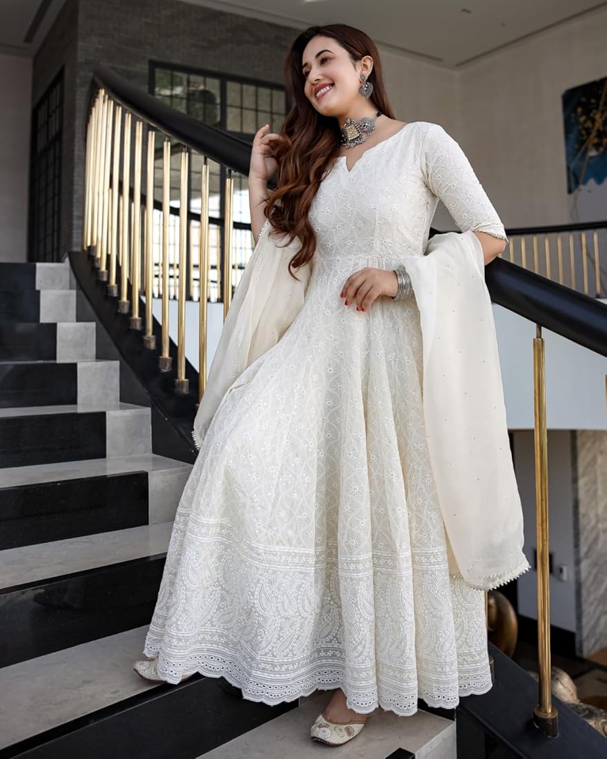 Chikankari suit styling tips