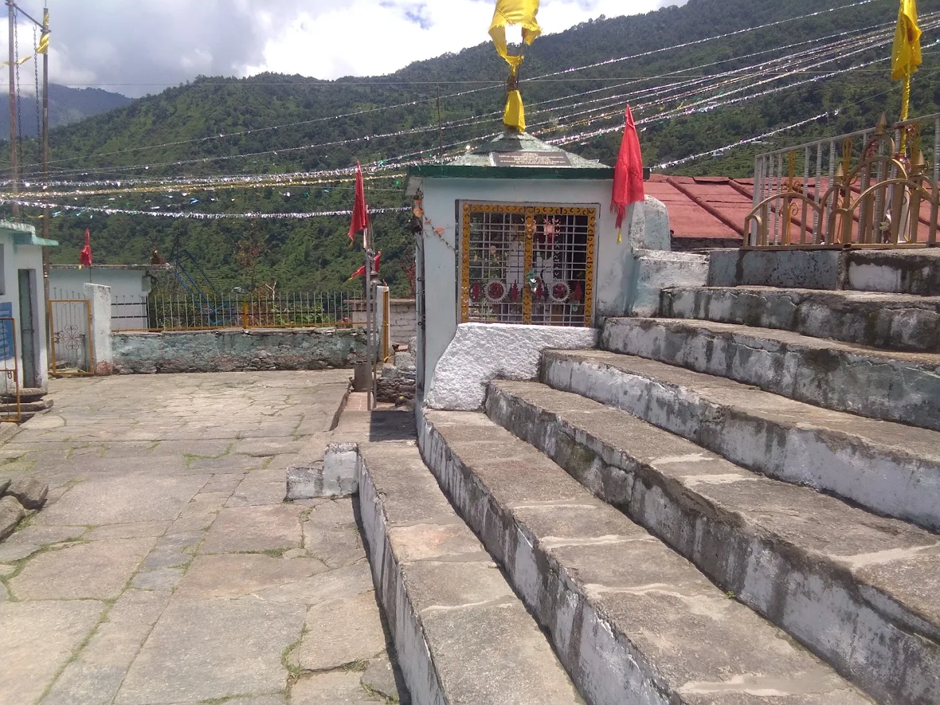 Makkumath temple