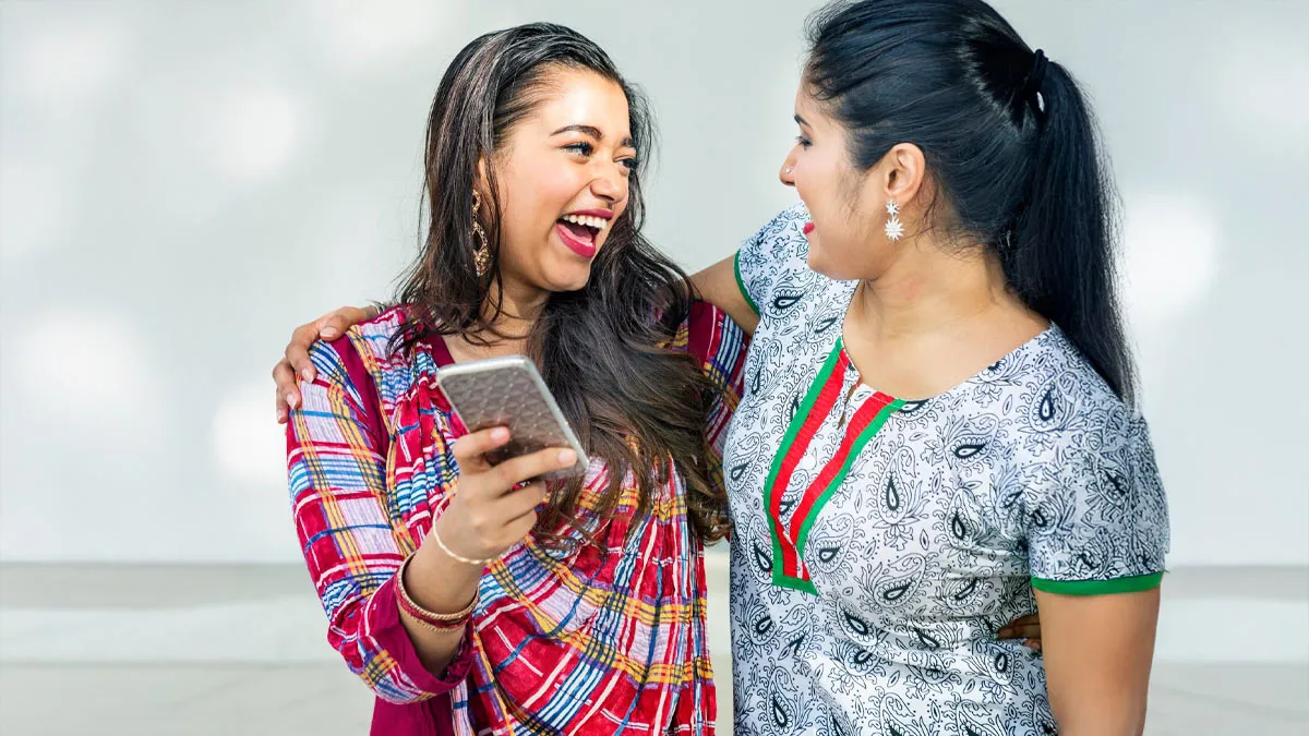 जिगरी सहेलियों के बीच क्यों बढ़ जाती हैं दूरियां? समझें सिस्टरहुड का गणित