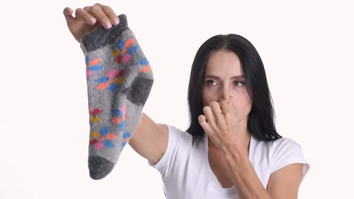 home-remedies-to-remove-bad-smell-odor-from-socks-1776755449829