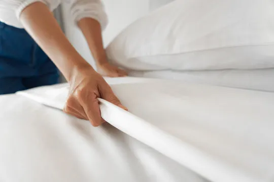 how to keep bedsheet from slipping