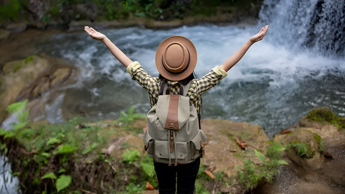 best tips for solo travelers on a budget