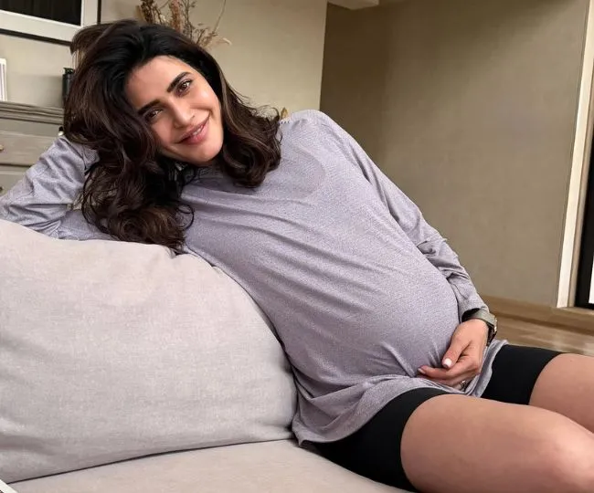 karishma tanna opens up on postpartum depression (1)