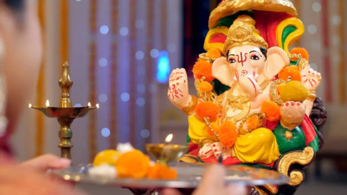 ganesh aarti shendur lal chadhayo aarti meaning (1)