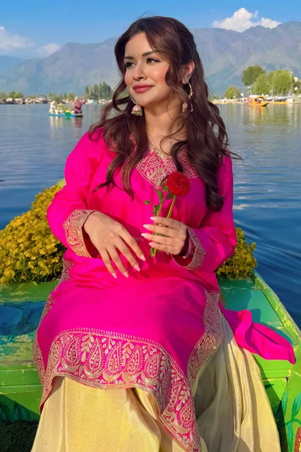 Ganesh Visarjan 2026 Outfit Avneet Kaur
