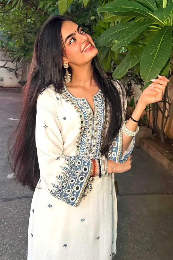 Ganesh Visarjan 2026 Outfit Ruhanika Dhawan