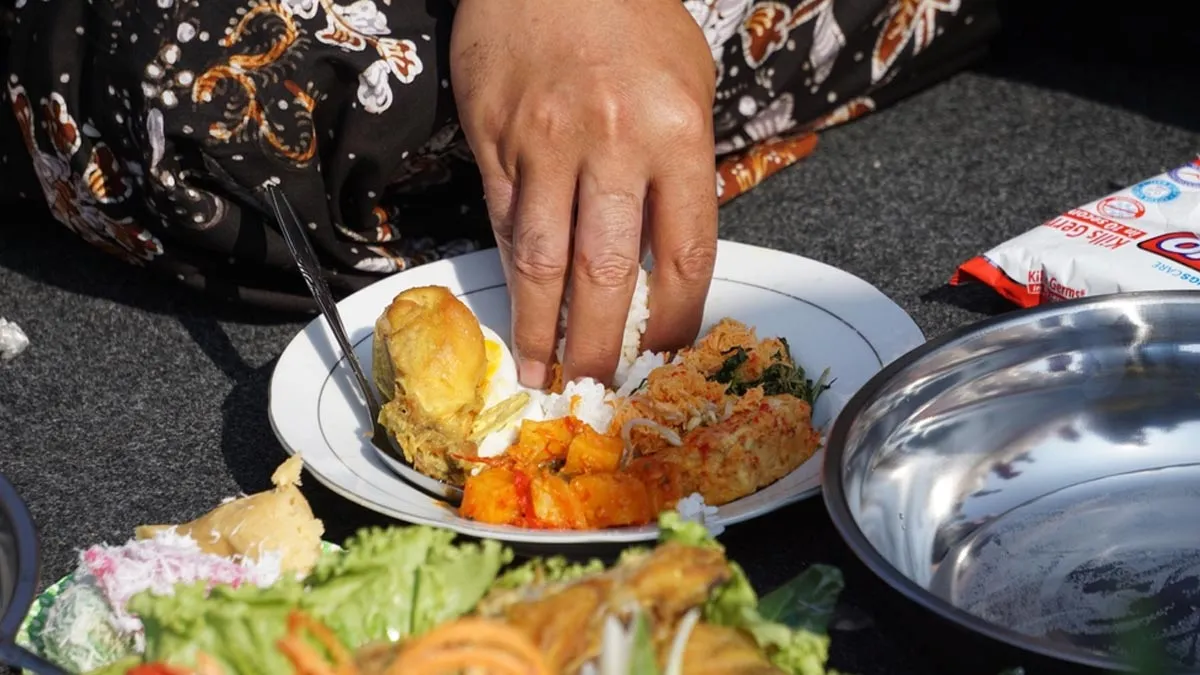 health benefits of eating with hands 