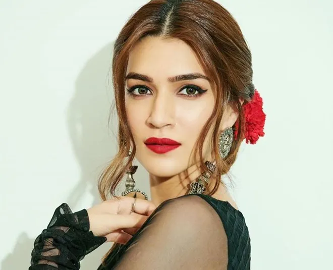 kriti-sanon-hairstyle-with-indian-dresses-m