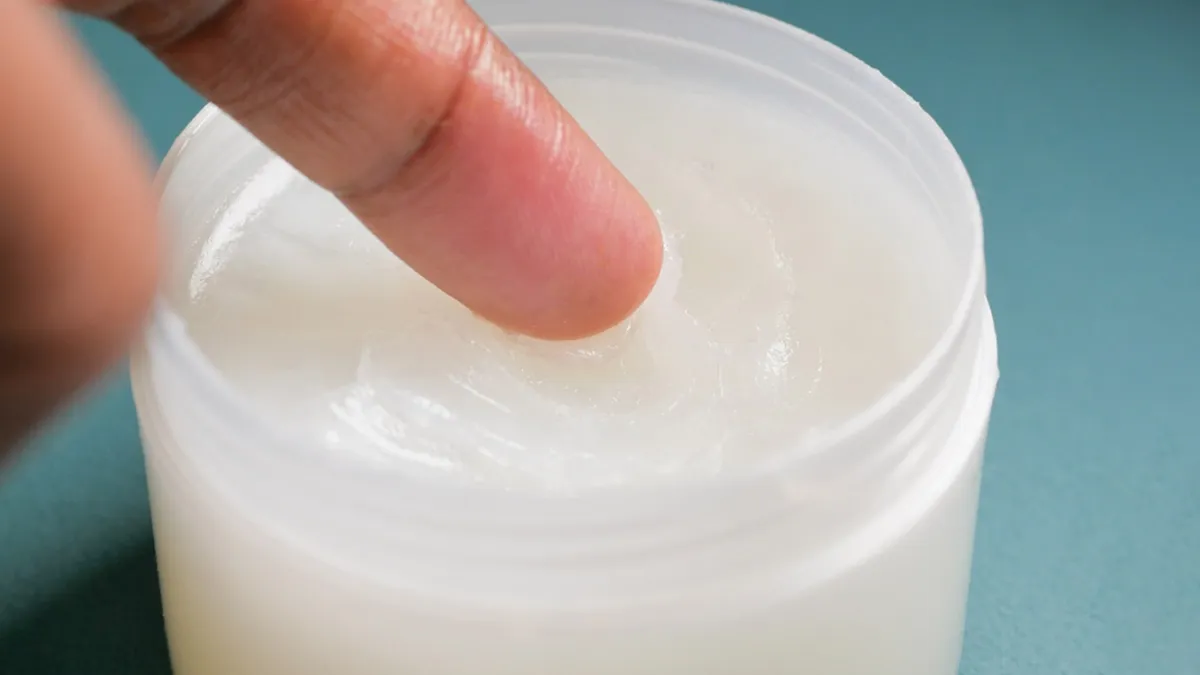 How-to-use-petrolium-jelly-for-our-benefits