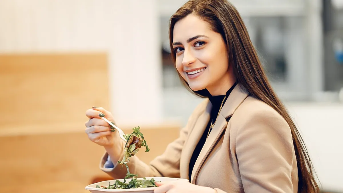 why eating small meals 5 or 6 times a day is beneficial for health