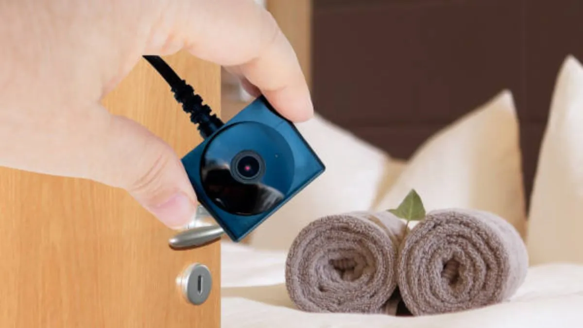 tips to check hidden camera in hotel room