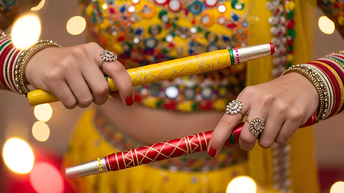 decorate dandiya sticks (magnific)