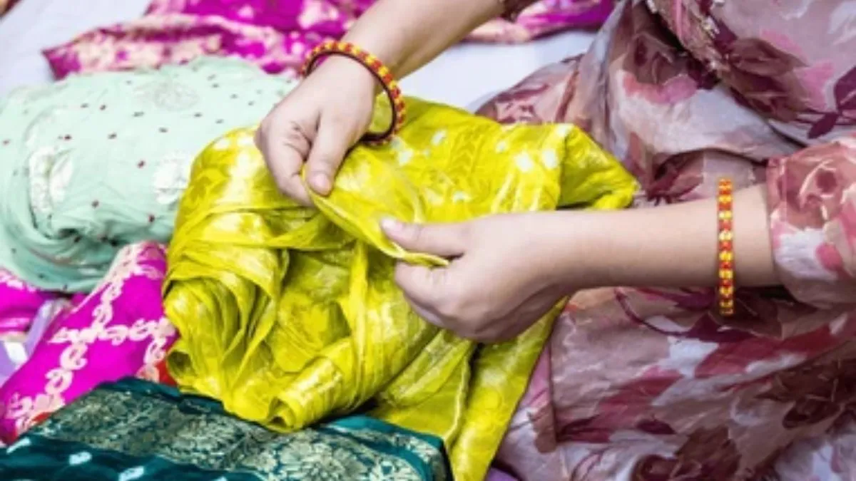 how to repair safety pin holes in expensive saree  (1)