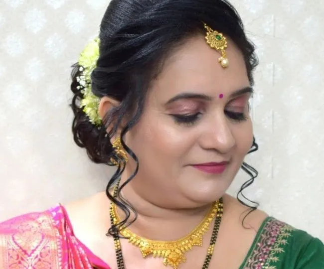 makeup tips for karwa chauth 2026 50 plus women (2)
