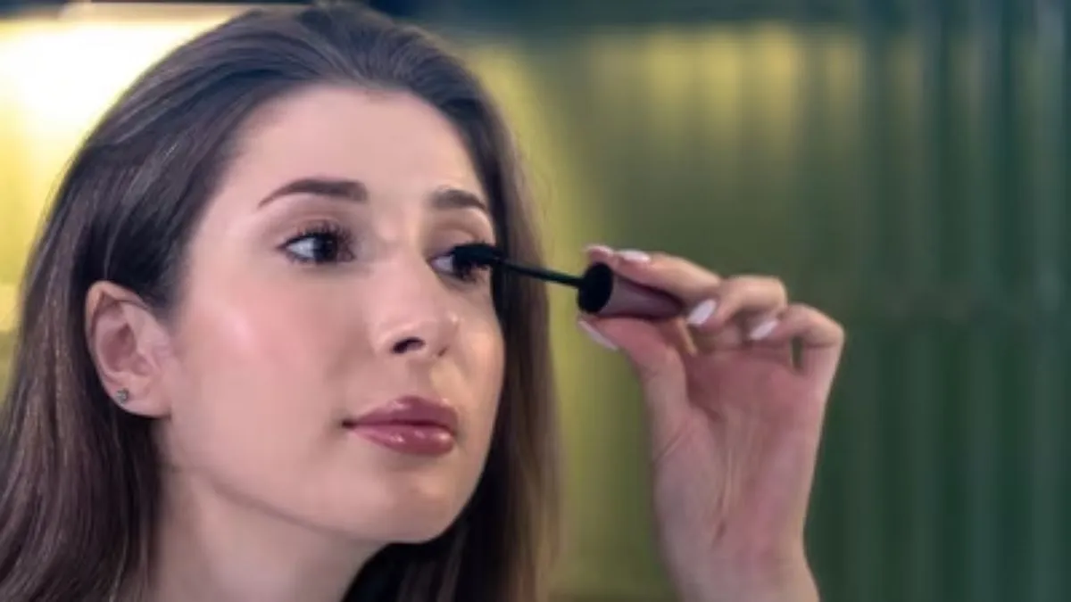 mistakes to avoid while applying waterproof kajal and eyeliner (1)