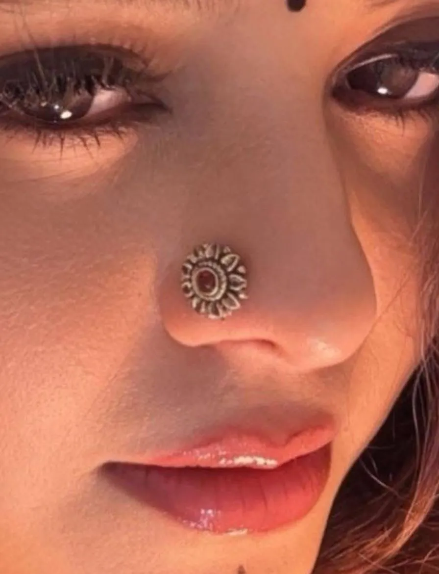 gold nose pin latest designs (3)