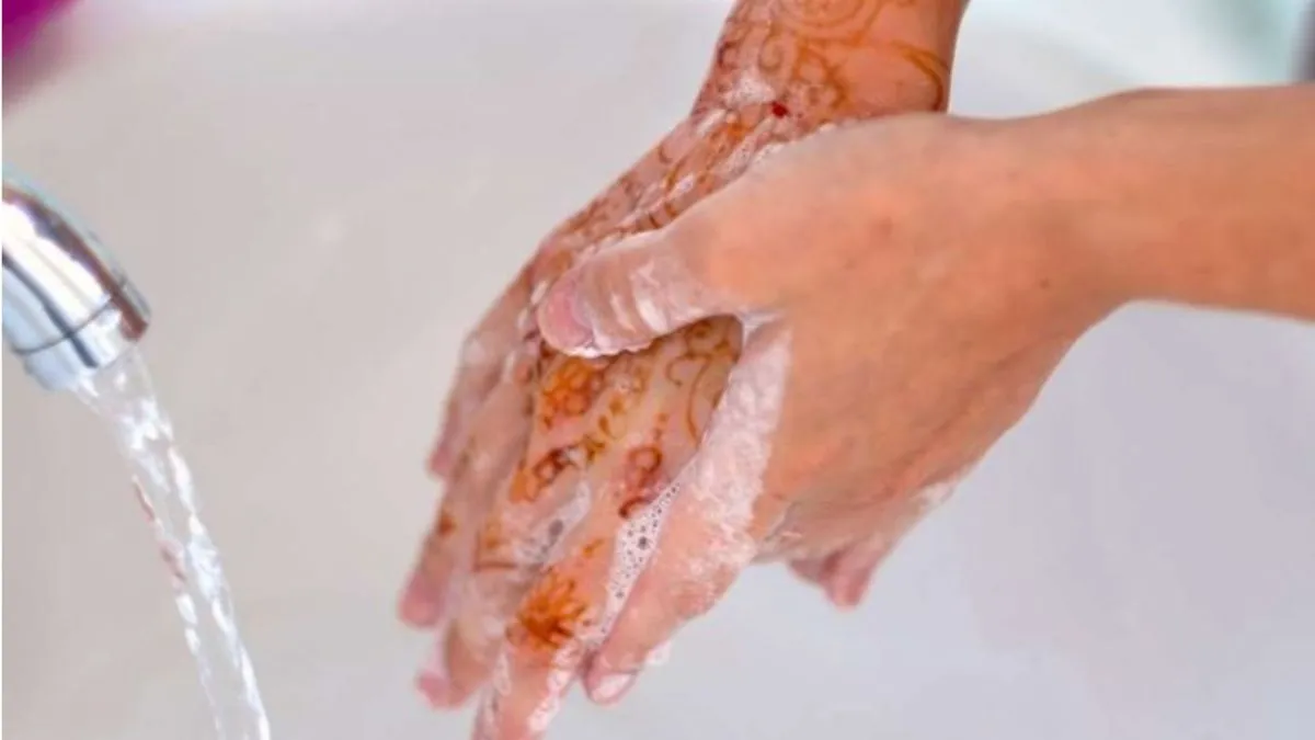 how to remove mehndi stains from clothes and skin (1)