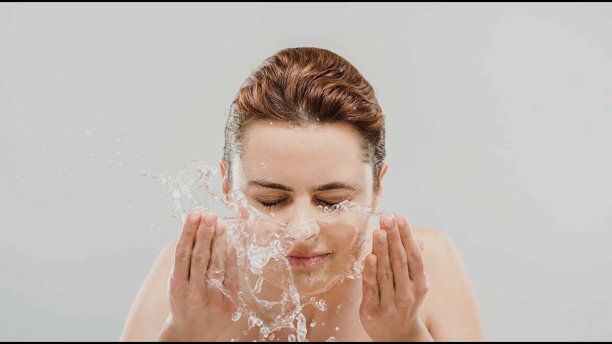 how-many-times-a-day-should-you-wash-your-face-in-summer-2-1730055454002