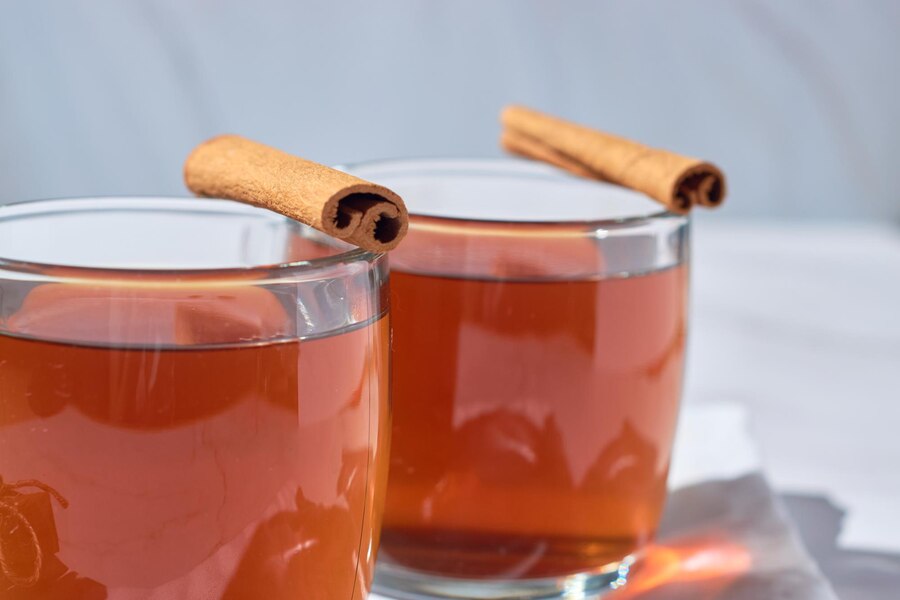 hot-cinnamon-tea-glass-cups_338367-197