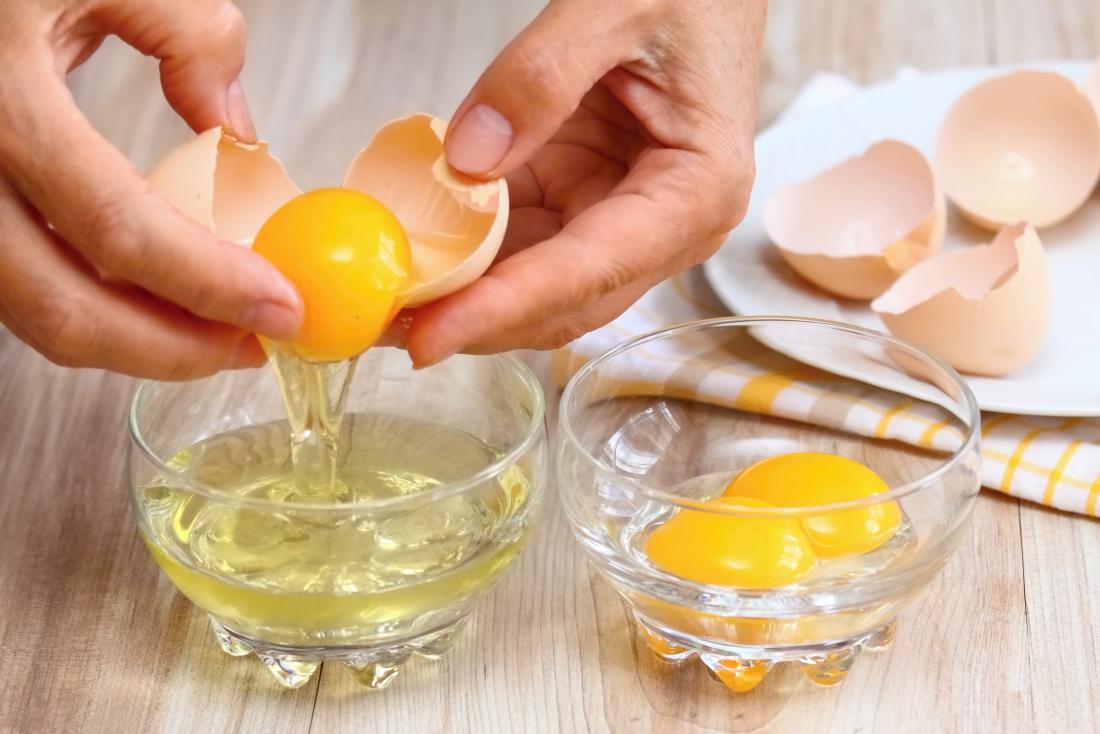 separating-egg-whites-from-egg-yolks-to-make-a-face-mask (1)