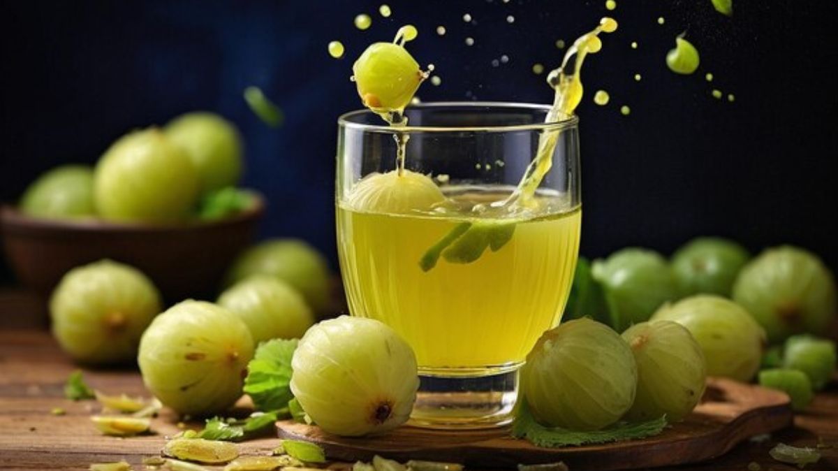 benefits-of-drinking-amla-juice-on-empty-stomach-daily-main