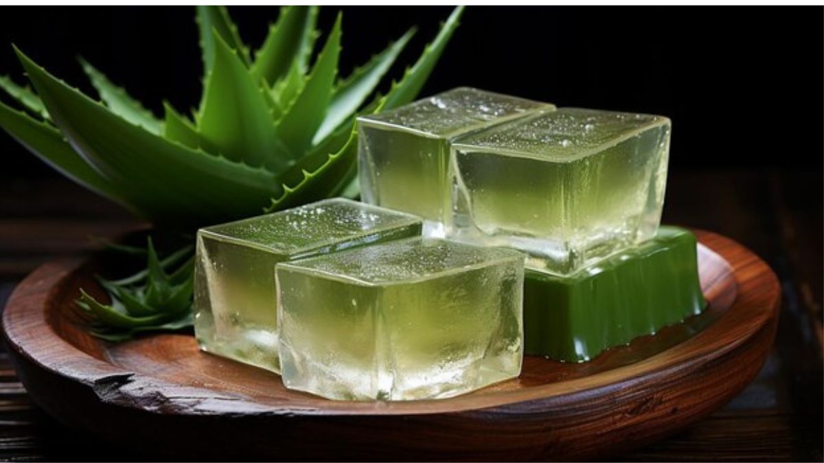 turmeric neem aloe vera ice cube face pack  that cures all facial problems in 7 days-7
