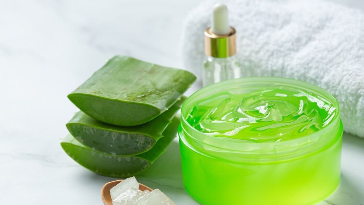 prepare-natural-aloe-vera-gel-at-home-like-this-2 (1)