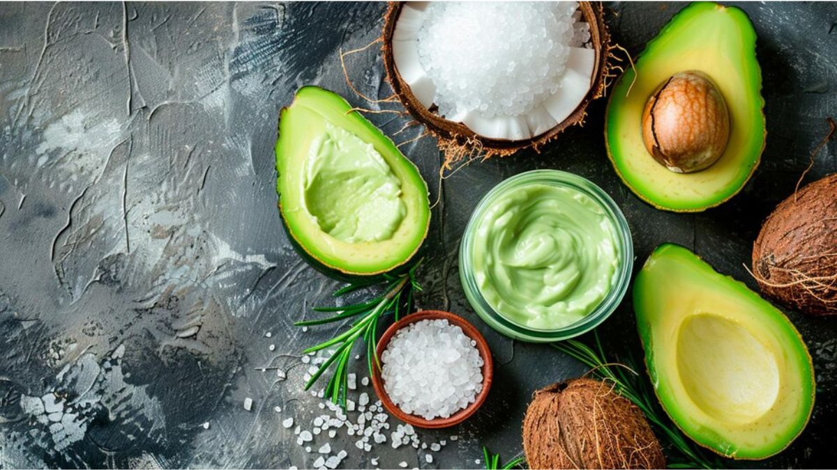 5-diy-avocado-hair-mask-for-dry-and-damaged-hair-1735128221426 (1)