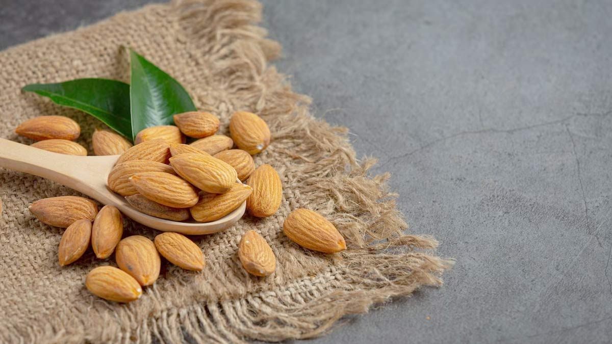 almond-and-saffron-face-cream-for-night-use-01