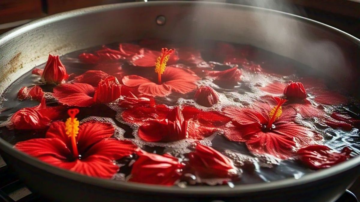 to-fade-facial-wrinkles-and-dark-spots,-try-a-boiled-Hibiscus-leaf-gel-pack-1740764899374