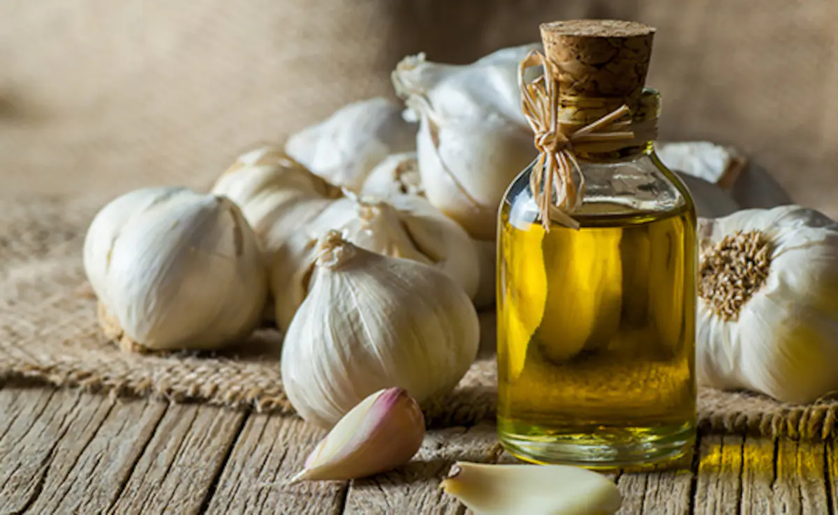 0dpqlj8g_garlic-oil_625x300_02_November_22