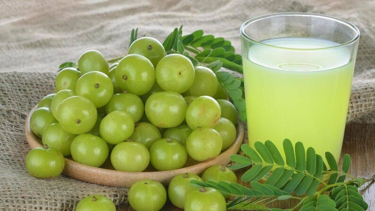 drinking-amla-juice-for-skin (6)