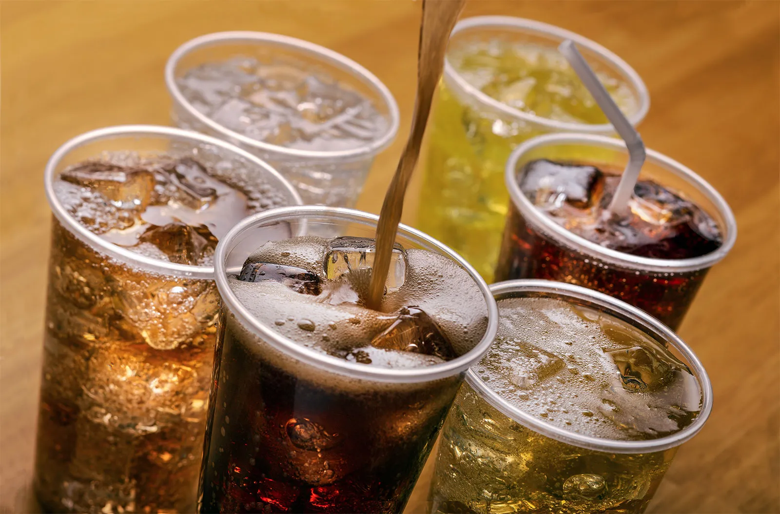 sodas-plastic-cups-ice-straws