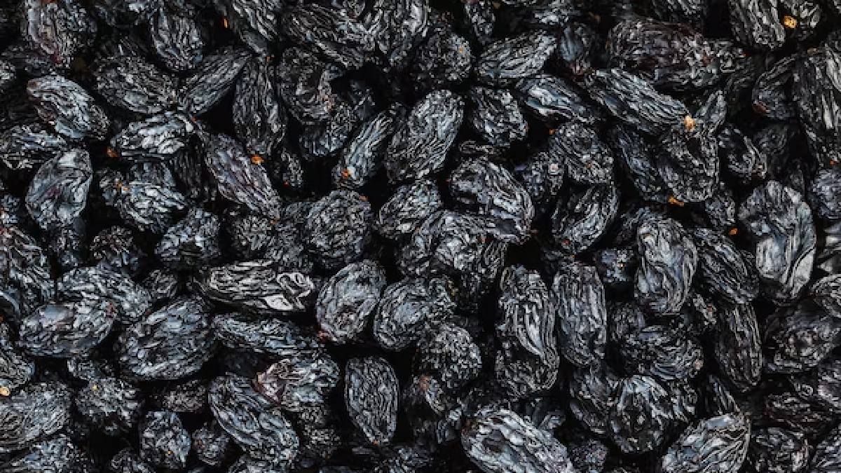 Uses of black raisins