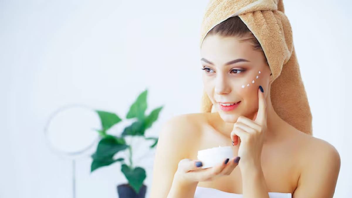 உங்கள் சருமத்தை ஆரோக்கியமாகவும், பளபளப்பாகவும் பராமரிக்க வேண்டுமா? இந்த 7 டிப்ஸை ஃபாலோ பண்ணுங்க