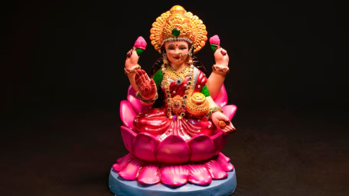 lakshmi devi idol