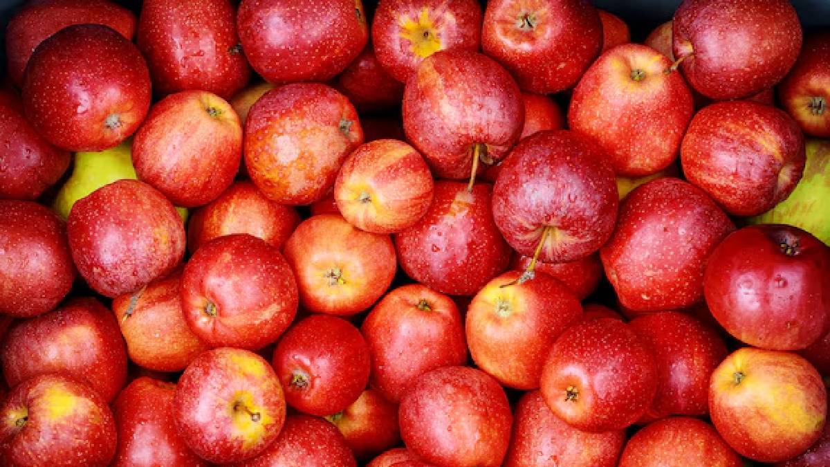 ஆப்பிள் மீது பூசப்பட்டுள்ள மெழுகை அகற்றும் எளிய வழிமுறைகள்