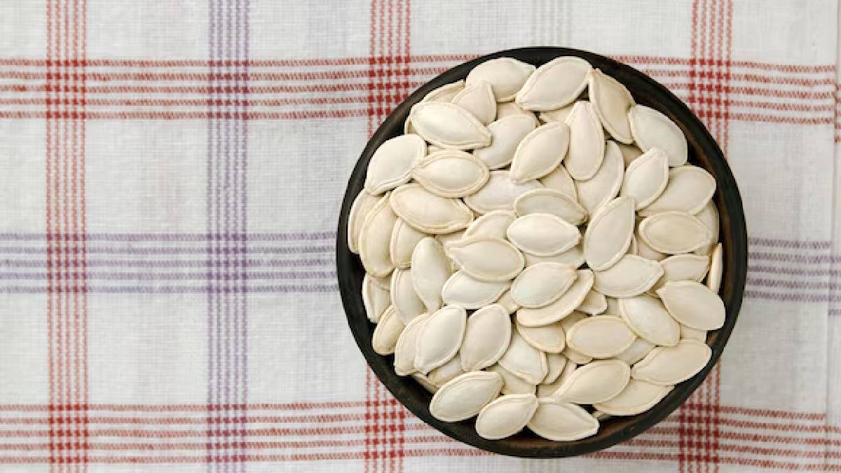 பூசணி விதைகளை பெண்கள் ஏன் தினமும் சாப்பிட வேண்டும்? நீங்கள் தெரிந்து கொள்ள வேண்டிய முக்கிய பயன்கள்