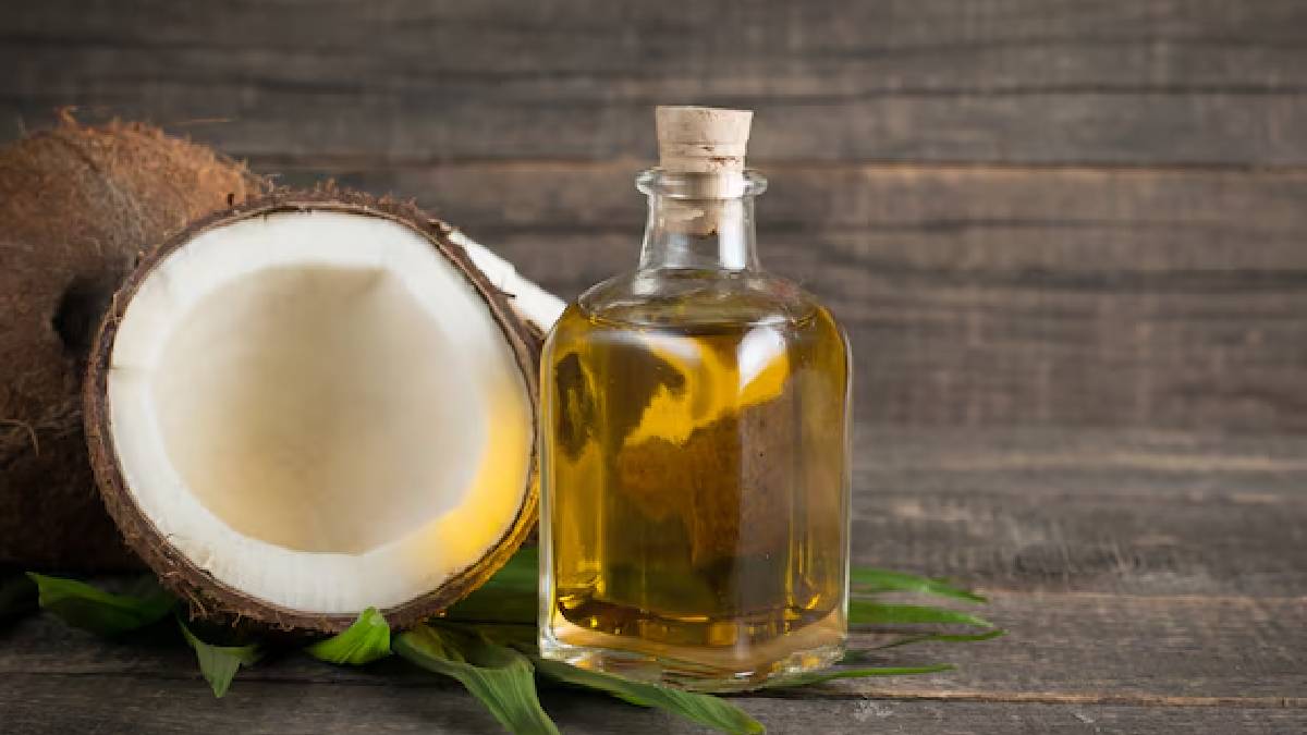 Coconut Oil for Skin: குளிர்காலத்தில் தேங்காய் எண்ணெய் பயன்படுத்துவதால் உங்கள் சருமத்திற்கு கிடைக்கும் ஆரோக்கிய பயன்கள் என்னென்ன?