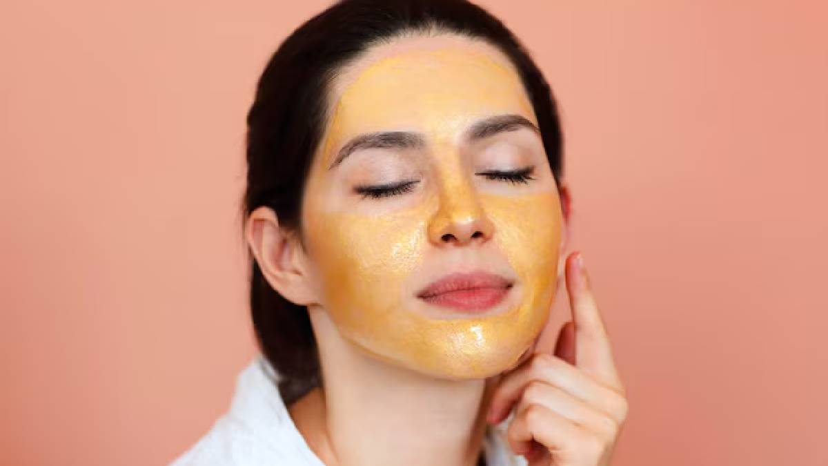 Honey Face Pack: குளிர்காலத்தில் சரும பொலிவை தக்கவைக்க உதவும் தேன் ஃபேஸ் பேக்; எப்படி தயார் செய்ய வேண்டுமென தெரியுமா?