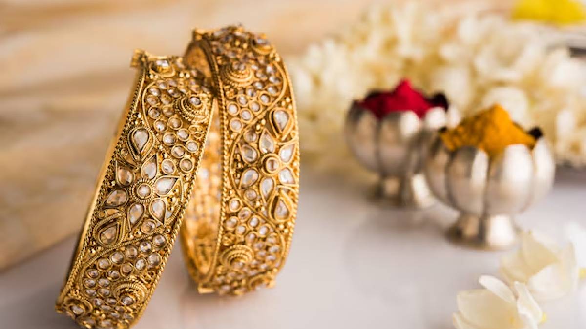 Today's Gold Rate in Chennai 18, 22 and 24 Carat: இன்றைய தங்கம் விலை நிலவரம்; சற்று அதிகரித்ததால் மக்கள் அதிர்ச்சி