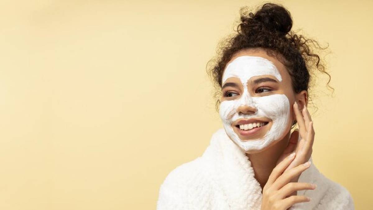 Winter Skin Care: குளிர்காலத்தில் சருமத்தை மிருதுவாக வைத்திருக்க உதவும் 5 கடலை மாவு ஃபேஸ் பேக்