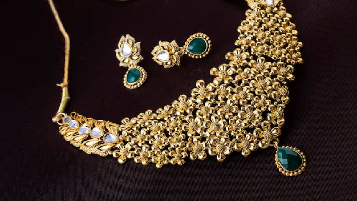 Today's Gold Rate in Chennai 18, 22 and 24 Carat: மீண்டும் உச்சத்தை தொட்ட தங்கம், வெள்ளி விலை; பொதுமக்கள் அதிர்ச்சி