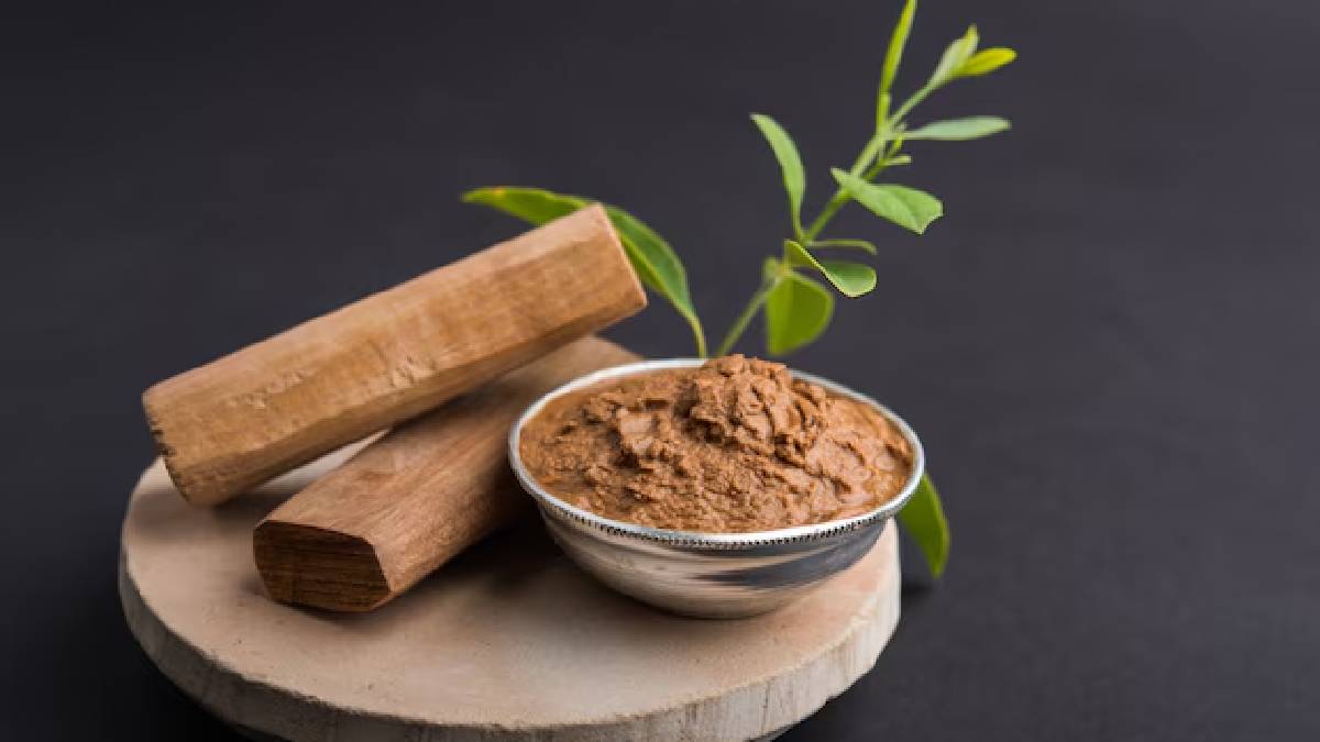 Benefits of Sandalwood: உங்கள் சருமத்தில் சந்தனம் பயன்படுத்துவதன் மூலம் கிடைக்கும் நன்மைகள் என்னென்ன?