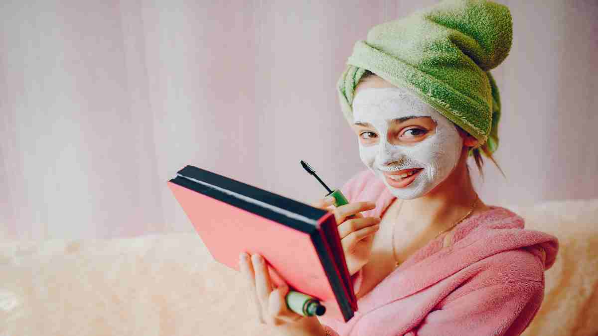 Winter Skin Care: குளிர்காலத்திலும் முகம் பளபளப்பாகவே இருக்கணுமா? இந்த பேஸ் பேக்குகள் தான் பெஸ்ட்!