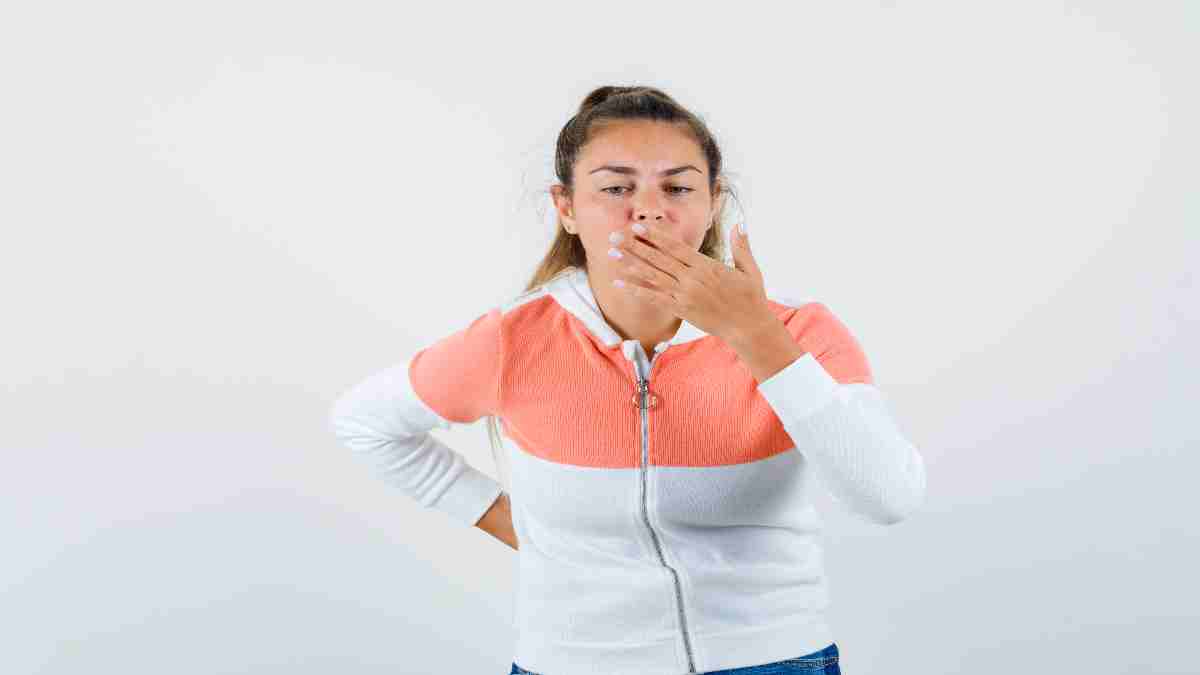 வாய் துர்நாற்றத்தால் யாரிடம் பேச முடியவில்லையா? தவிர்க்கும் எளிய வழிமுறைகள் இங்கே!