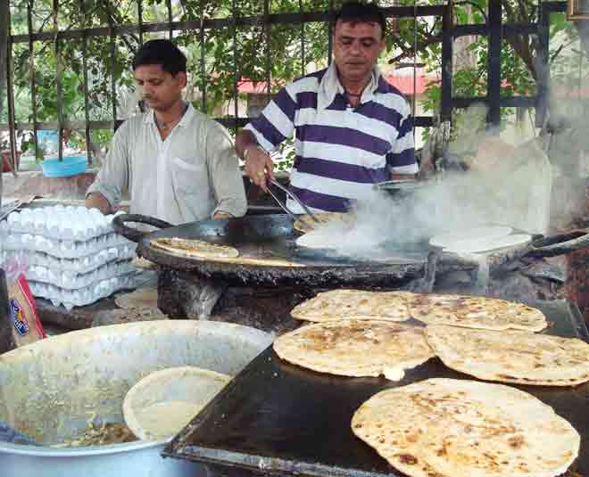 delhi moolchand paratha wala cooking