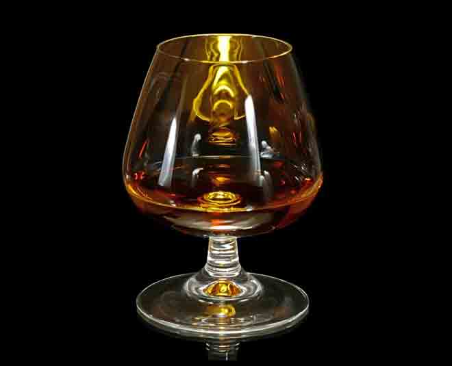 Snifter glass snifter glass according to drink