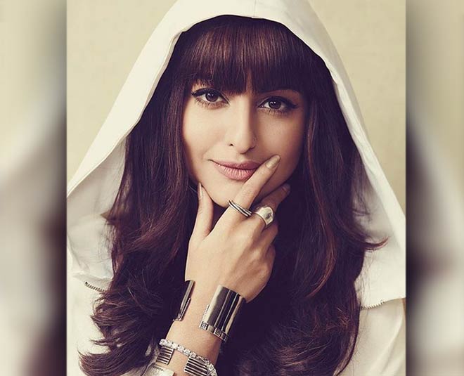 मिनिमल मेकअप में सोनाक्षी Sonakshi beauty evolution inside