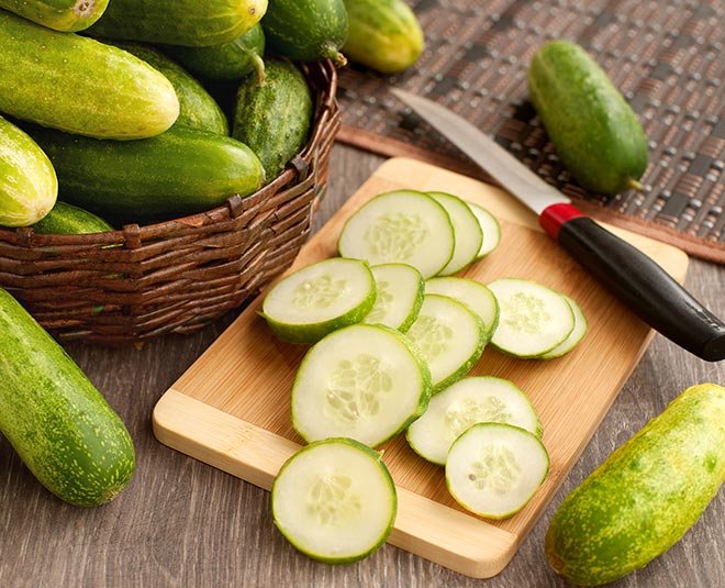 खीरे और दही से दूर करें डार्क स्पॉट्स और दिखें young anti aging mask cucumber